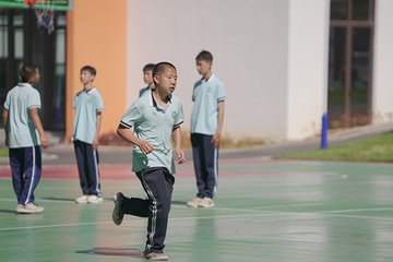 济宁邹城市孩子青春期厌学怎样引导_，真相间的视角如何交汇？